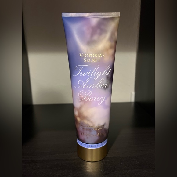 Victoria's Secret Twilight Amber Berry Fragrance Lotion - Picture 5 of 6